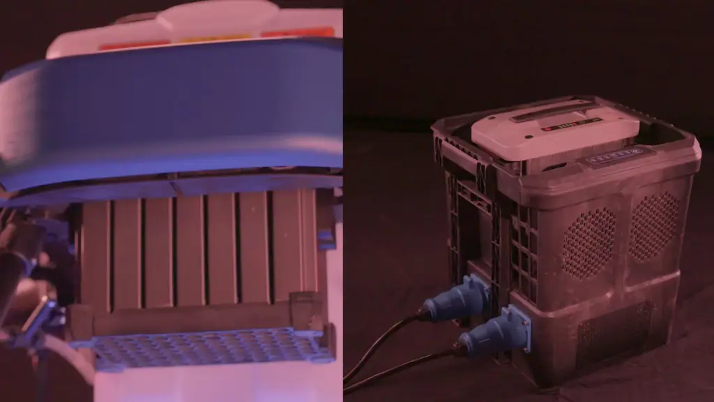 Akku links in Drohne eingesetzt und rechts im Ladegerät