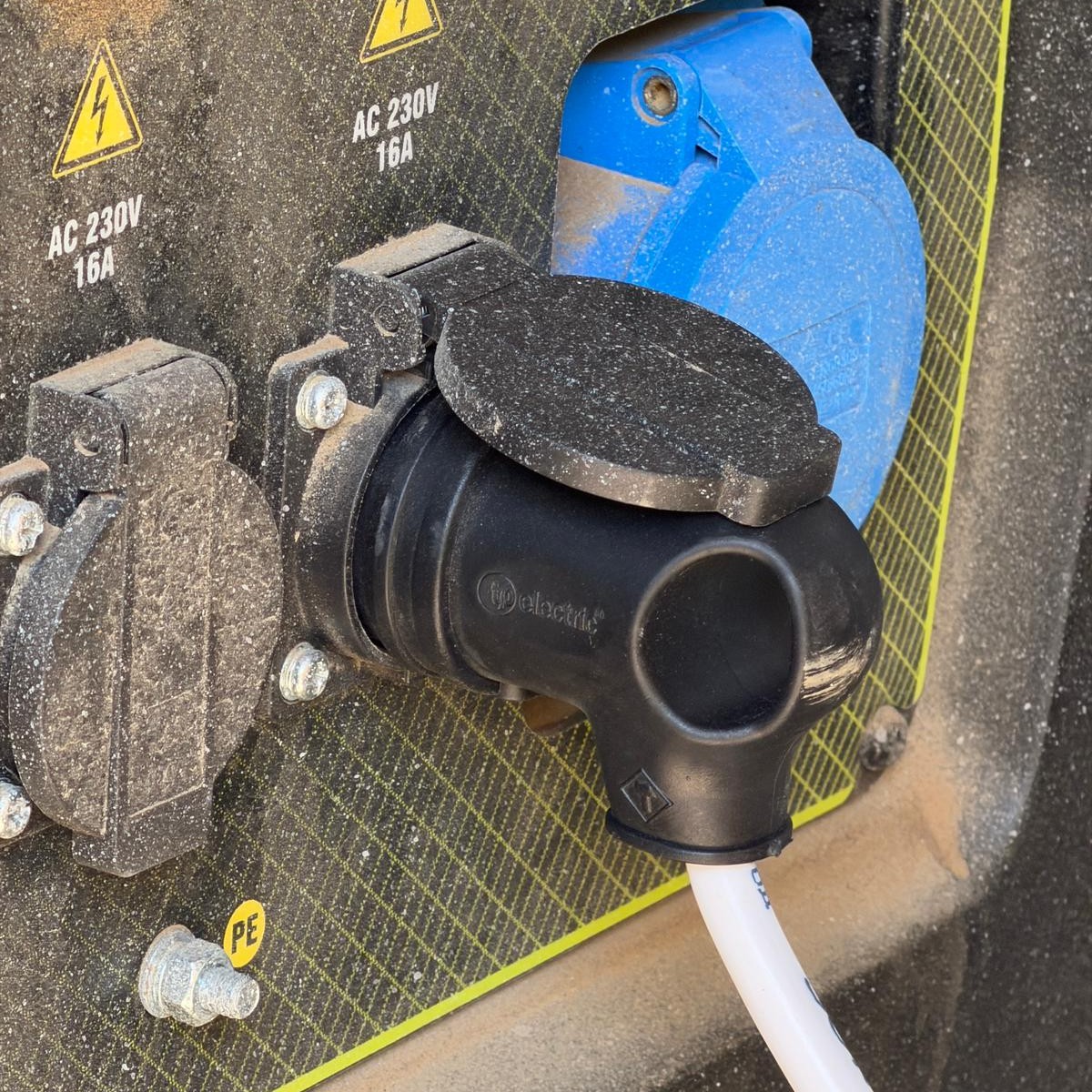 Schuko Stecker an Generator